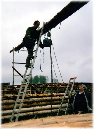 Chantier de la Fuste : levage d'un rondin